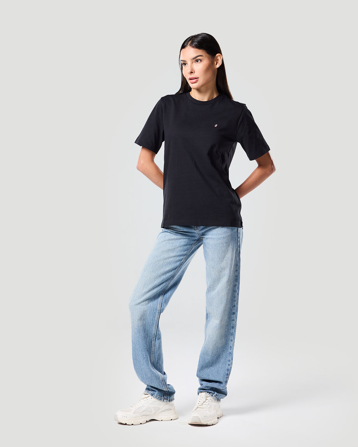 Camiseta Básica para Mujer-NEGRO AZABACHE image number 1
