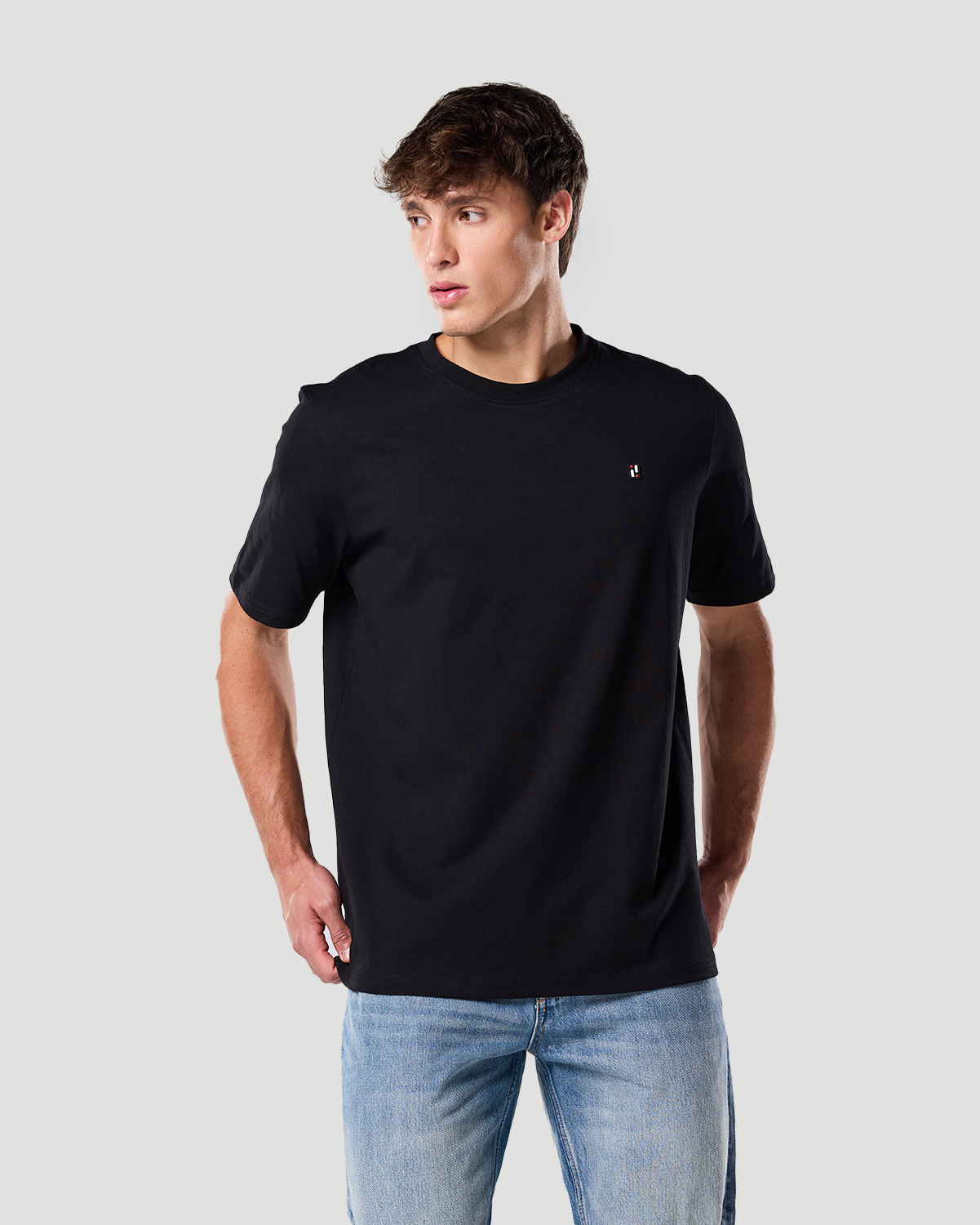 Camiseta básica para Hombre-NEGRO AZABACHE image number 2