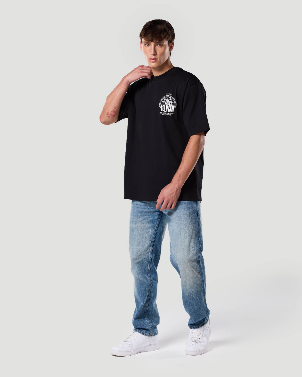 Camiseta Gráfica para Hombre-NEGRO AZABACHE image number 1